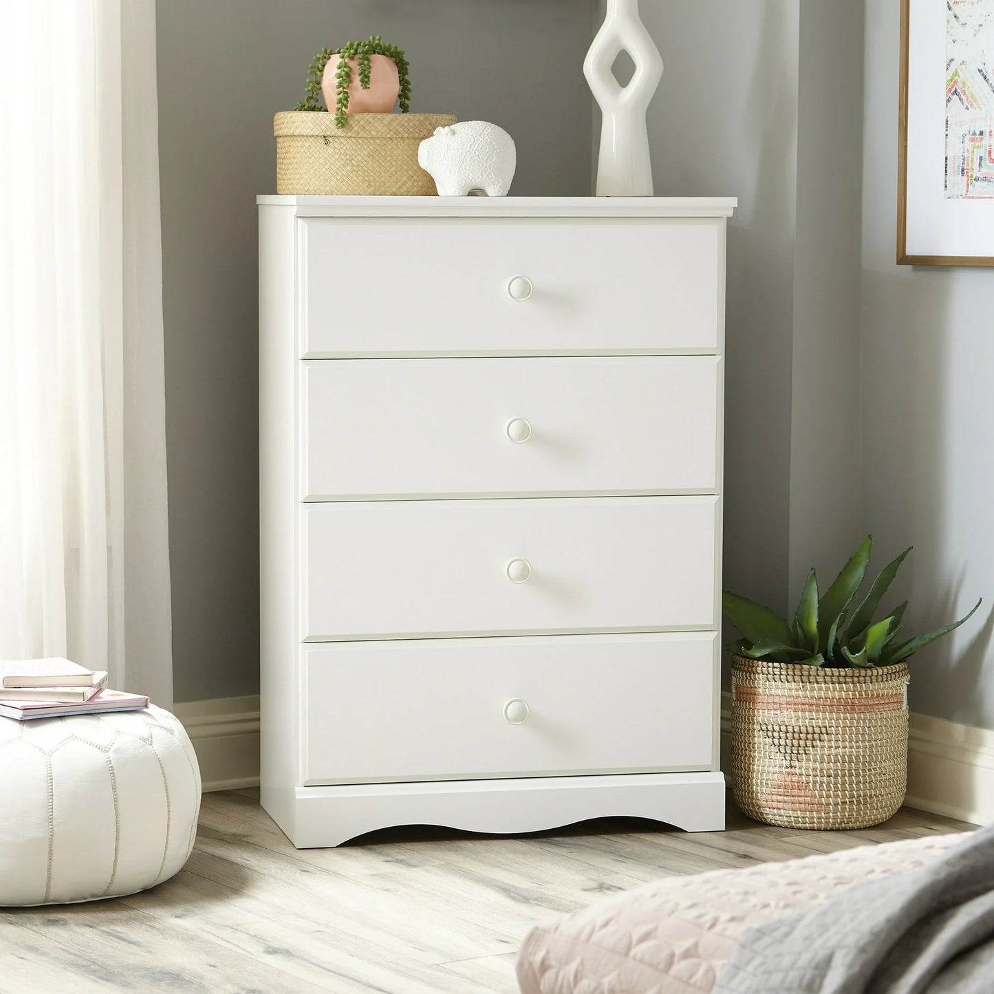 BERRY NEST 4-Drawer Bedroom Dresser in Soft White, Soft White Finish